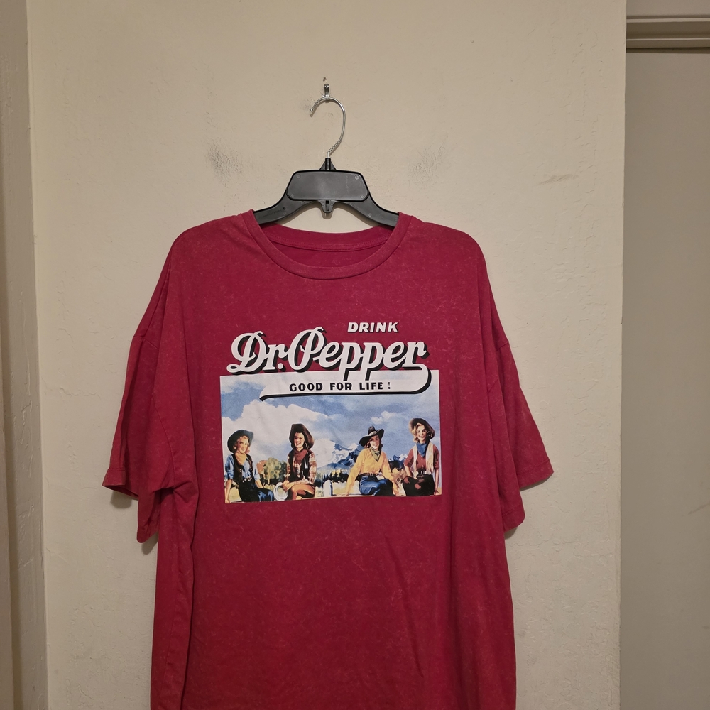 Red Dr Pepper Graphic Short Sleeve Shirt Size Medium
